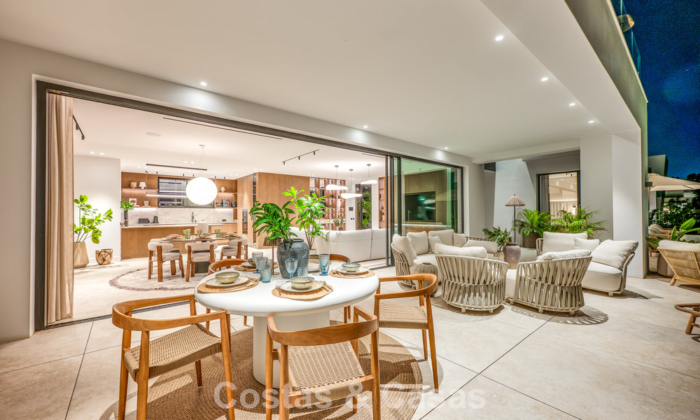 Exclusiva villa moderna de nueva construcción con vistas panorámicas en la prestigiosa Milla de Oro de Marbella 807930