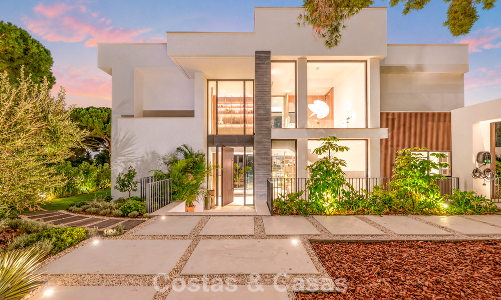 Exclusiva villa moderna de nueva construcción con vistas panorámicas en la prestigiosa Milla de Oro de Marbella 807940
