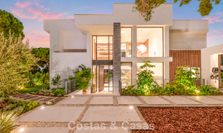 Exclusiva villa moderna de nueva construcción con vistas panorámicas en la prestigiosa Milla de Oro de Marbella 807940 