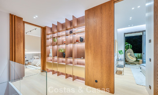 Exclusiva villa moderna de nueva construcción con vistas panorámicas en la prestigiosa Milla de Oro de Marbella 807944 