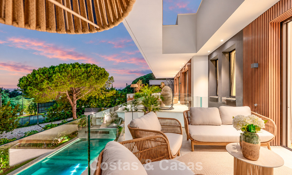 Exclusiva villa moderna de nueva construcción con vistas panorámicas en la prestigiosa Milla de Oro de Marbella 807945
