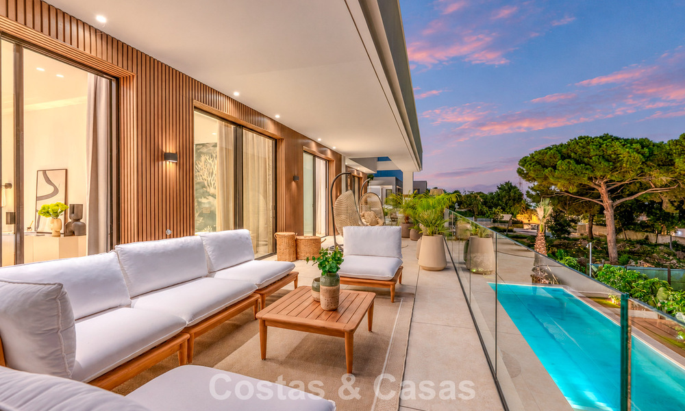 Exclusiva villa moderna de nueva construcción con vistas panorámicas en la prestigiosa Milla de Oro de Marbella 807946