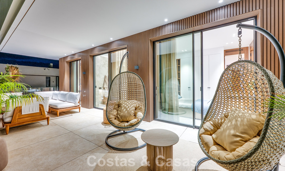 Exclusiva villa moderna de nueva construcción con vistas panorámicas en la prestigiosa Milla de Oro de Marbella 807949
