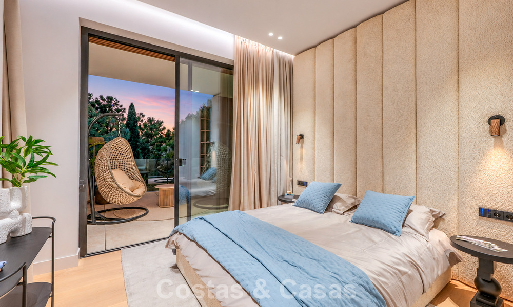 Exclusiva villa moderna de nueva construcción con vistas panorámicas en la prestigiosa Milla de Oro de Marbella 807953