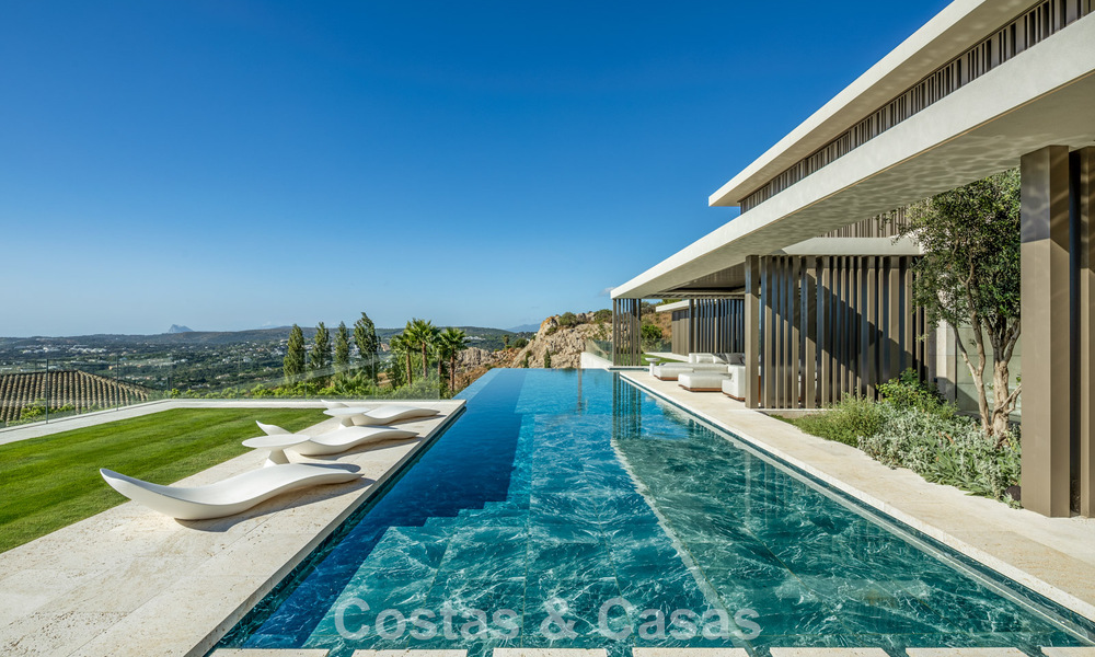 Villa nueva de vanguardia en venta con espectaculares vistas panorámicas en La Reserva Club, Sotogrande, Costa del Sol 807898