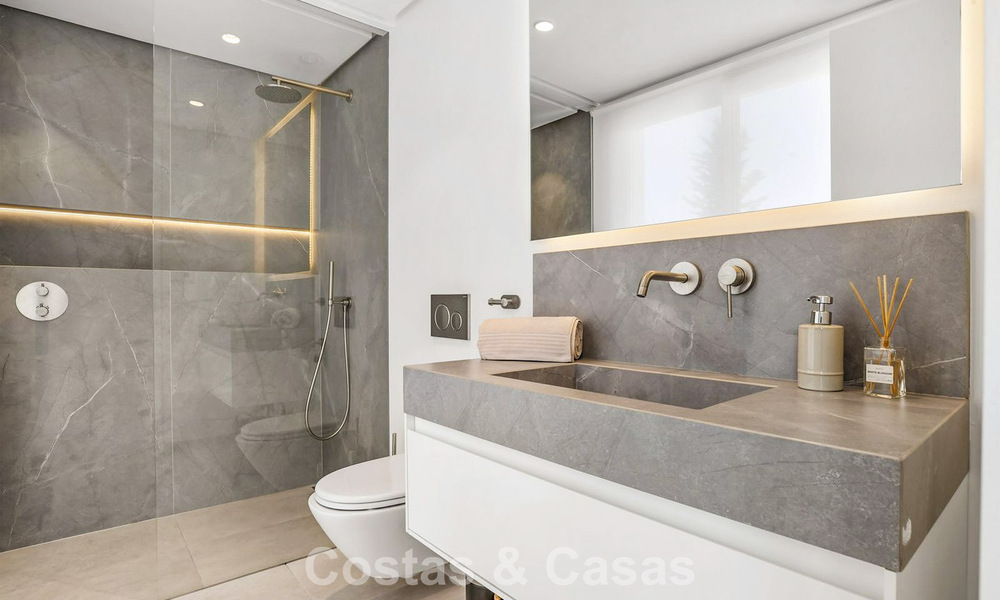 Villa modernizada de estilo mediterráneo contemporáneo en venta en el Valle del Golf de Nueva Andalucía, Marbella 808003