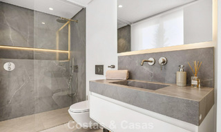 Villa modernizada de estilo mediterráneo contemporáneo en venta en el Valle del Golf de Nueva Andalucía, Marbella 808003 