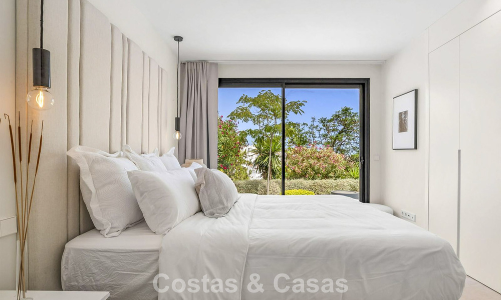 Villa modernizada de estilo mediterráneo contemporáneo en venta en el Valle del Golf de Nueva Andalucía, Marbella 808004