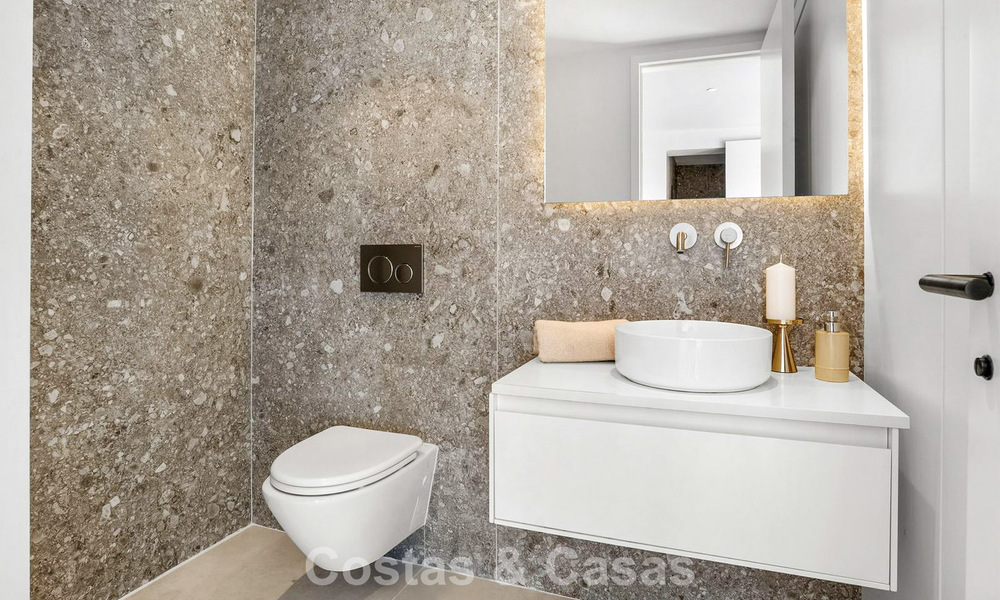 Villa modernizada de estilo mediterráneo contemporáneo en venta en el Valle del Golf de Nueva Andalucía, Marbella 808008