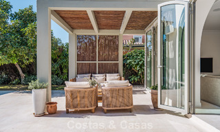 Villa mediterránea de lujo con interiores de inspiración francesa en venta en el corazón de Nueva Andalucía, Marbella 808018 