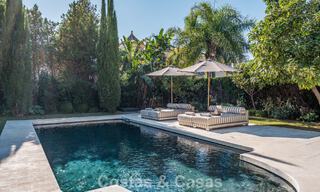 Villa mediterránea de lujo con interiores de inspiración francesa en venta en el corazón de Nueva Andalucía, Marbella 808019 