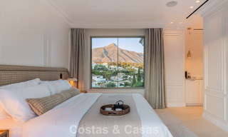 Villa mediterránea de lujo con interiores de inspiración francesa en venta en el corazón de Nueva Andalucía, Marbella 808026 