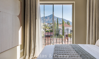 Villa mediterránea de lujo con interiores de inspiración francesa en venta en el corazón de Nueva Andalucía, Marbella 808030 
