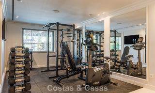 Villa mediterránea de lujo con interiores de inspiración francesa en venta en el corazón de Nueva Andalucía, Marbella 808038 