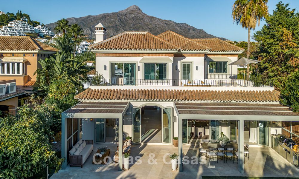 Villa mediterránea de lujo con interiores de inspiración francesa en venta en el corazón de Nueva Andalucía, Marbella 808042