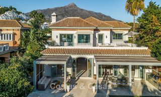 Villa mediterránea de lujo con interiores de inspiración francesa en venta en el corazón de Nueva Andalucía, Marbella 808042 