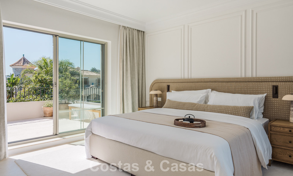 Villa mediterránea de lujo con interiores de inspiración francesa en venta en el corazón de Nueva Andalucía, Marbella 808046