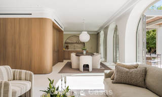 Villa mediterránea de lujo con interiores de inspiración francesa en venta en el corazón de Nueva Andalucía, Marbella 808053 