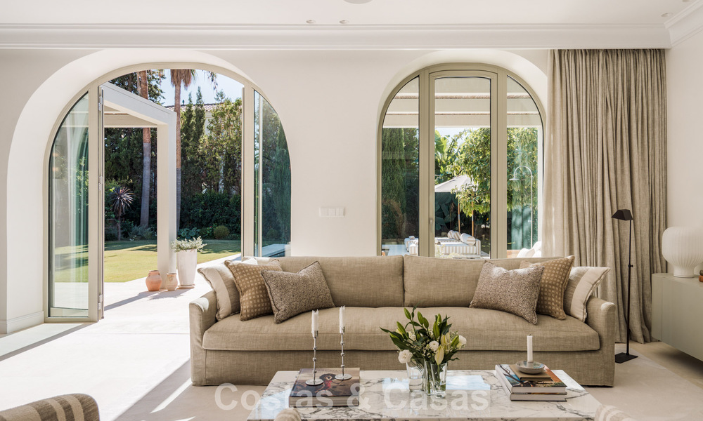 Villa mediterránea de lujo con interiores de inspiración francesa en venta en el corazón de Nueva Andalucía, Marbella 808054