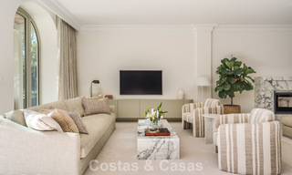 Villa mediterránea de lujo con interiores de inspiración francesa en venta en el corazón de Nueva Andalucía, Marbella 808056 