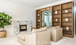 Villa mediterránea de lujo con interiores de inspiración francesa en venta en el corazón de Nueva Andalucía, Marbella 808058 