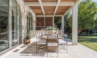 Villa mediterránea de lujo con interiores de inspiración francesa en venta en el corazón de Nueva Andalucía, Marbella 808059 