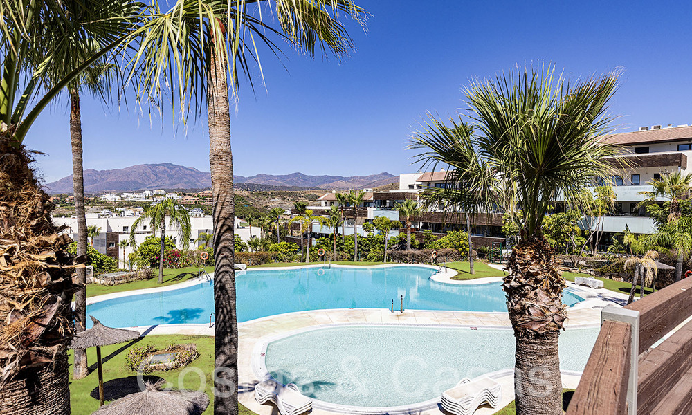 Apartamentos de golf contemporáneos en venta en Hoyo 19, dentro un resort de golf de 5*, New Golden Mile, Marbella - Benahavís 807493