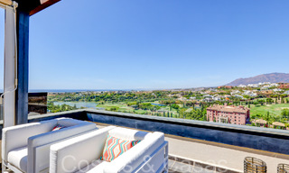 Apartamentos de golf contemporáneos en venta en Hoyo 19, dentro un resort de golf de 5*, New Golden Mile, Marbella - Benahavís 807494 