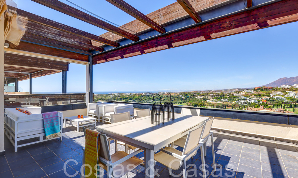 Apartamentos de golf contemporáneos en venta en Hoyo 19, dentro un resort de golf de 5*, New Golden Mile, Marbella - Benahavís 807497