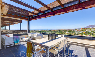 Apartamentos de golf contemporáneos en venta en Hoyo 19, dentro un resort de golf de 5*, New Golden Mile, Marbella - Benahavís 807497 