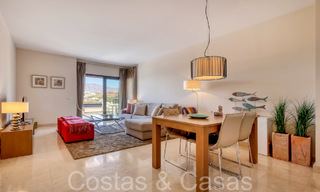 Apartamentos de golf contemporáneos en venta en Hoyo 19, dentro un resort de golf de 5*, New Golden Mile, Marbella - Benahavís 807499 