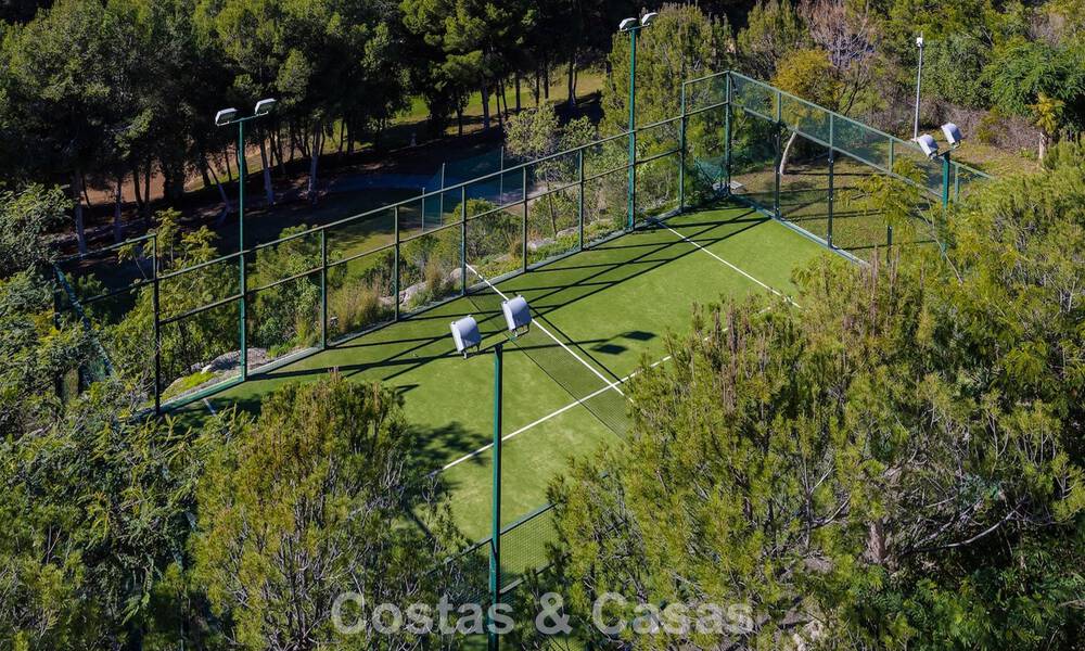 Apartamentos de golf contemporáneos en venta en Hoyo 19, dentro un resort de golf de 5*, New Golden Mile, Marbella - Benahavís 807512