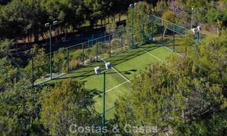 Apartamentos de golf contemporáneos en venta en Hoyo 19, dentro un resort de golf de 5*, New Golden Mile, Marbella - Benahavís 807512 