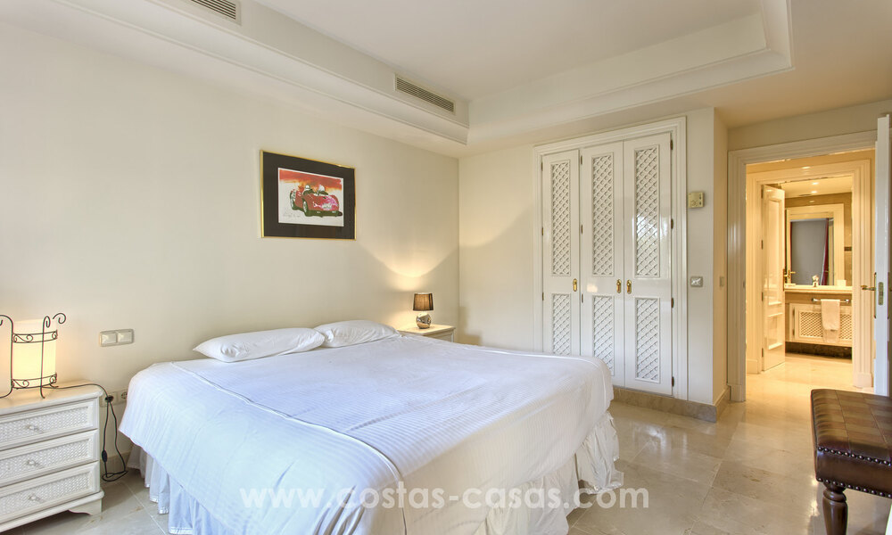 Apartamentos en venta en La Alzambra, a poca distancia a pie de Puerto Banús, en Nueva Andalucía, Marbella 807702