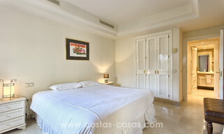 Apartamentos en venta en La Alzambra, a poca distancia a pie de Puerto Banús, en Nueva Andalucía, Marbella 807702 