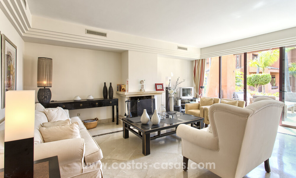 Apartamentos en venta en La Alzambra, a poca distancia a pie de Puerto Banús, en Nueva Andalucía, Marbella 807705