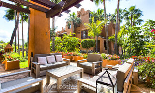 Apartamentos en venta en La Alzambra, a poca distancia a pie de Puerto Banús, en Nueva Andalucía, Marbella 807707 