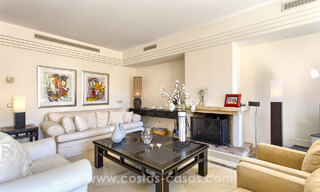 Apartamentos en venta en La Alzambra, a poca distancia a pie de Puerto Banús, en Nueva Andalucía, Marbella 807710 