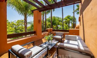 Apartamentos en venta en La Alzambra, a poca distancia a pie de Puerto Banús, en Nueva Andalucía, Marbella 807714 