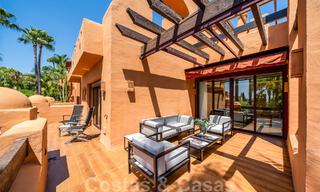 Apartamentos en venta en La Alzambra, a poca distancia a pie de Puerto Banús, en Nueva Andalucía, Marbella 807715 