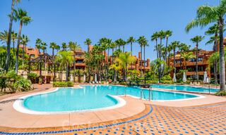 Apartamentos en venta en La Alzambra, a poca distancia a pie de Puerto Banús, en Nueva Andalucía, Marbella 807716 