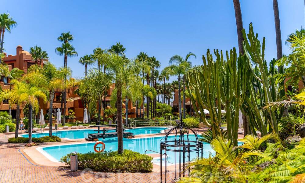 Apartamentos en venta en La Alzambra, a poca distancia a pie de Puerto Banús, en Nueva Andalucía, Marbella 807718
