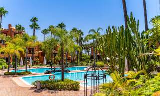 Apartamentos en venta en La Alzambra, a poca distancia a pie de Puerto Banús, en Nueva Andalucía, Marbella 807718 