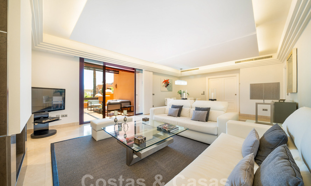 Apartamentos en venta en La Alzambra, a poca distancia a pie de Puerto Banús, en Nueva Andalucía, Marbella 807719