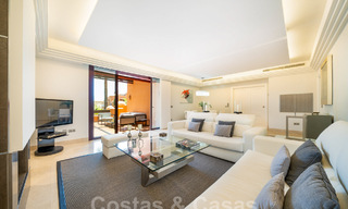 Apartamentos en venta en La Alzambra, a poca distancia a pie de Puerto Banús, en Nueva Andalucía, Marbella 807719 