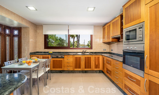 Apartamentos en venta en La Alzambra, a poca distancia a pie de Puerto Banús, en Nueva Andalucía, Marbella 807722 