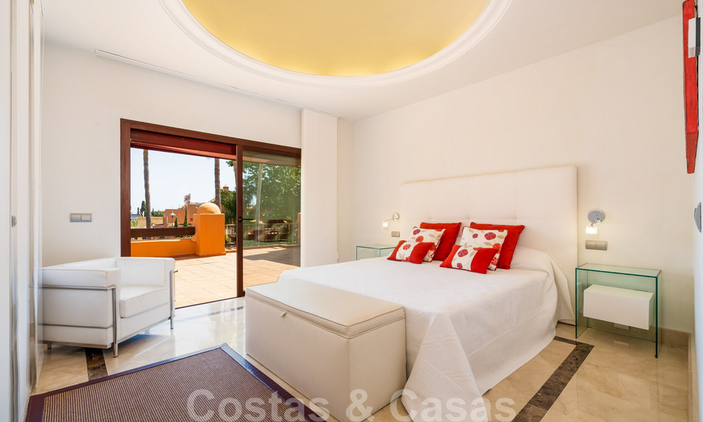 Apartamentos en venta en La Alzambra, a poca distancia a pie de Puerto Banús, en Nueva Andalucía, Marbella 807723