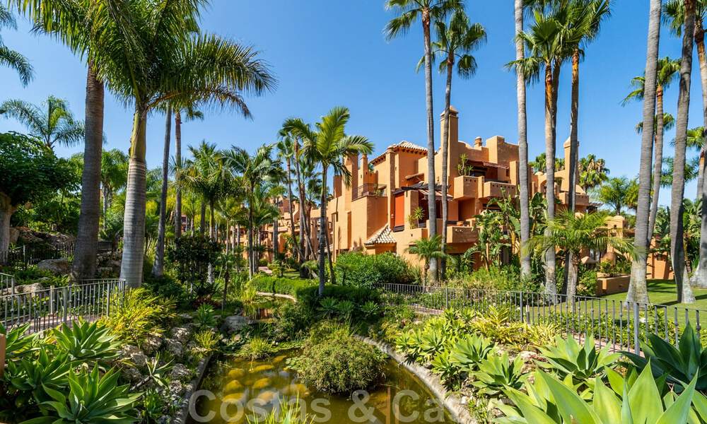 Apartamentos en venta en La Alzambra, a poca distancia a pie de Puerto Banús, en Nueva Andalucía, Marbella 807725