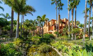 Apartamentos en venta en La Alzambra, a poca distancia a pie de Puerto Banús, en Nueva Andalucía, Marbella 807725 