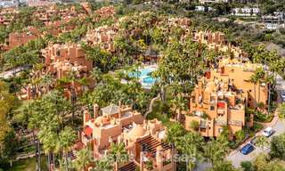 Apartamentos en venta en La Alzambra, a poca distancia a pie de Puerto Banús, en Nueva Andalucía, Marbella 807728 
